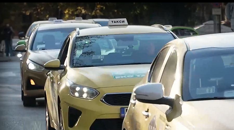 Таксиметрови шофьори на национален протест срещу поскъпването на "Гражданска отговорност"